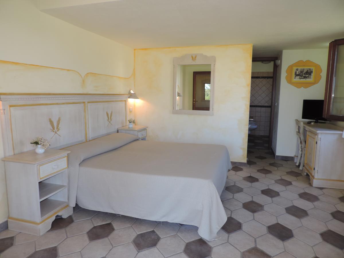 Hotel Minnia Budoni Exteriör bild