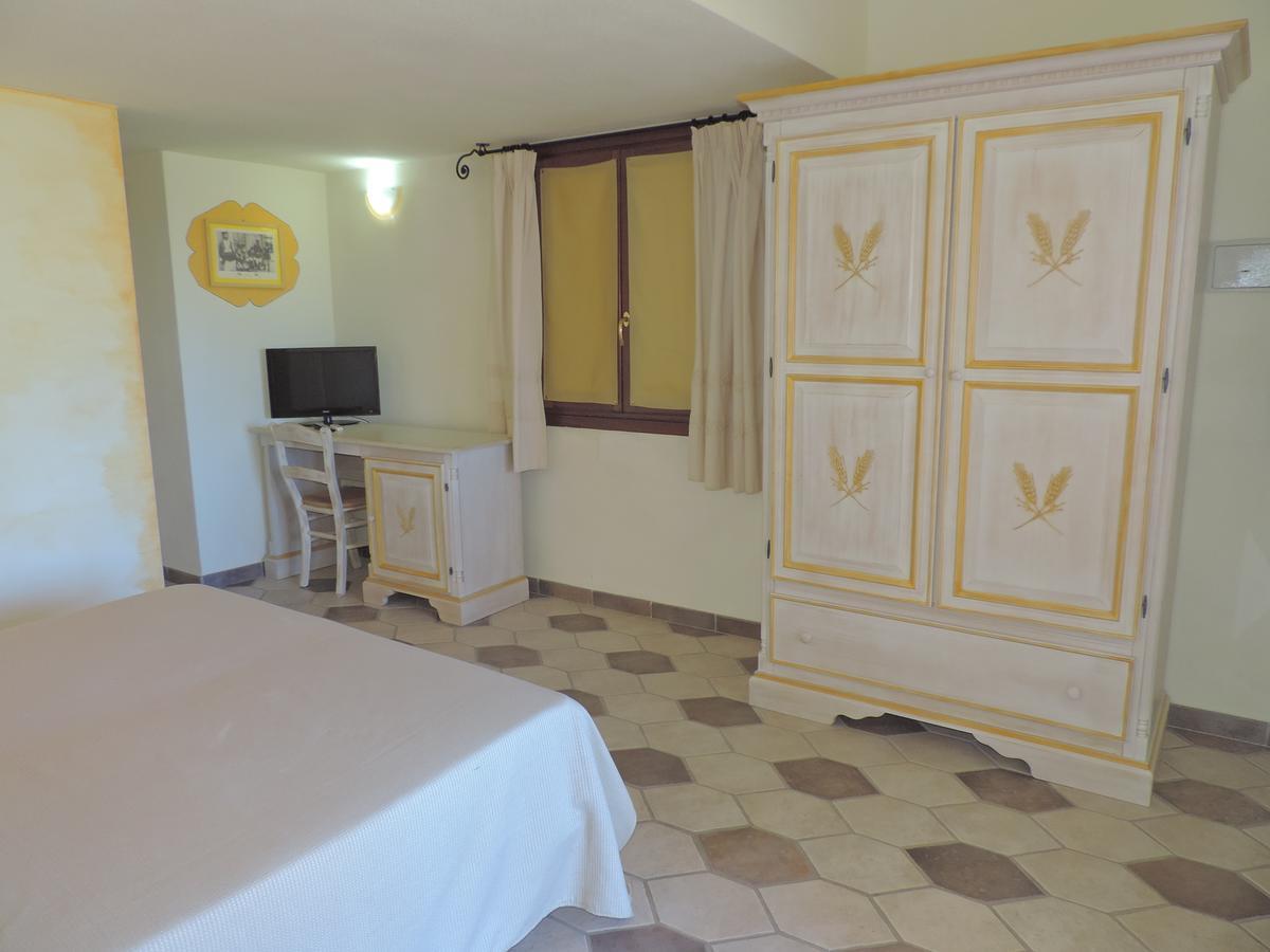 Hotel Minnia Budoni Exteriör bild