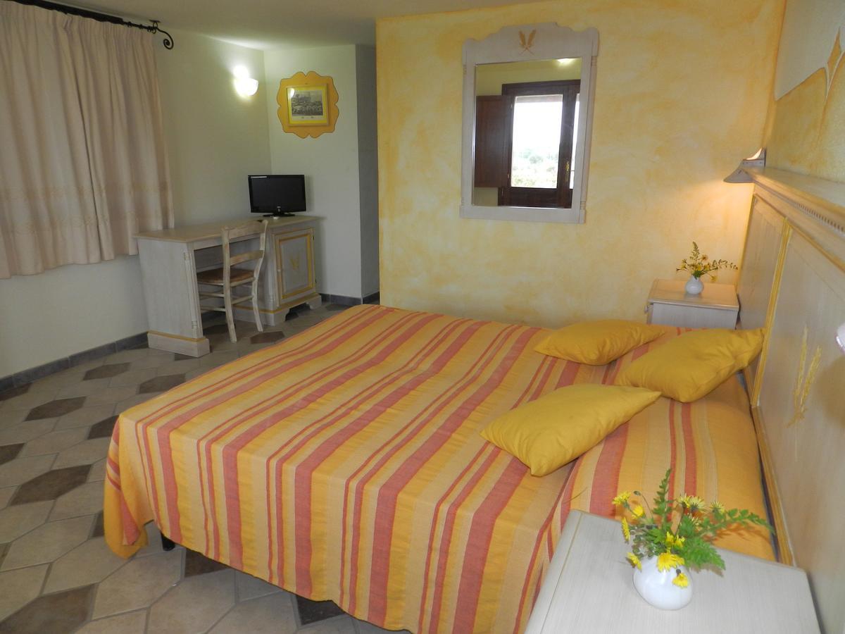 Hotel Minnia Budoni Exteriör bild