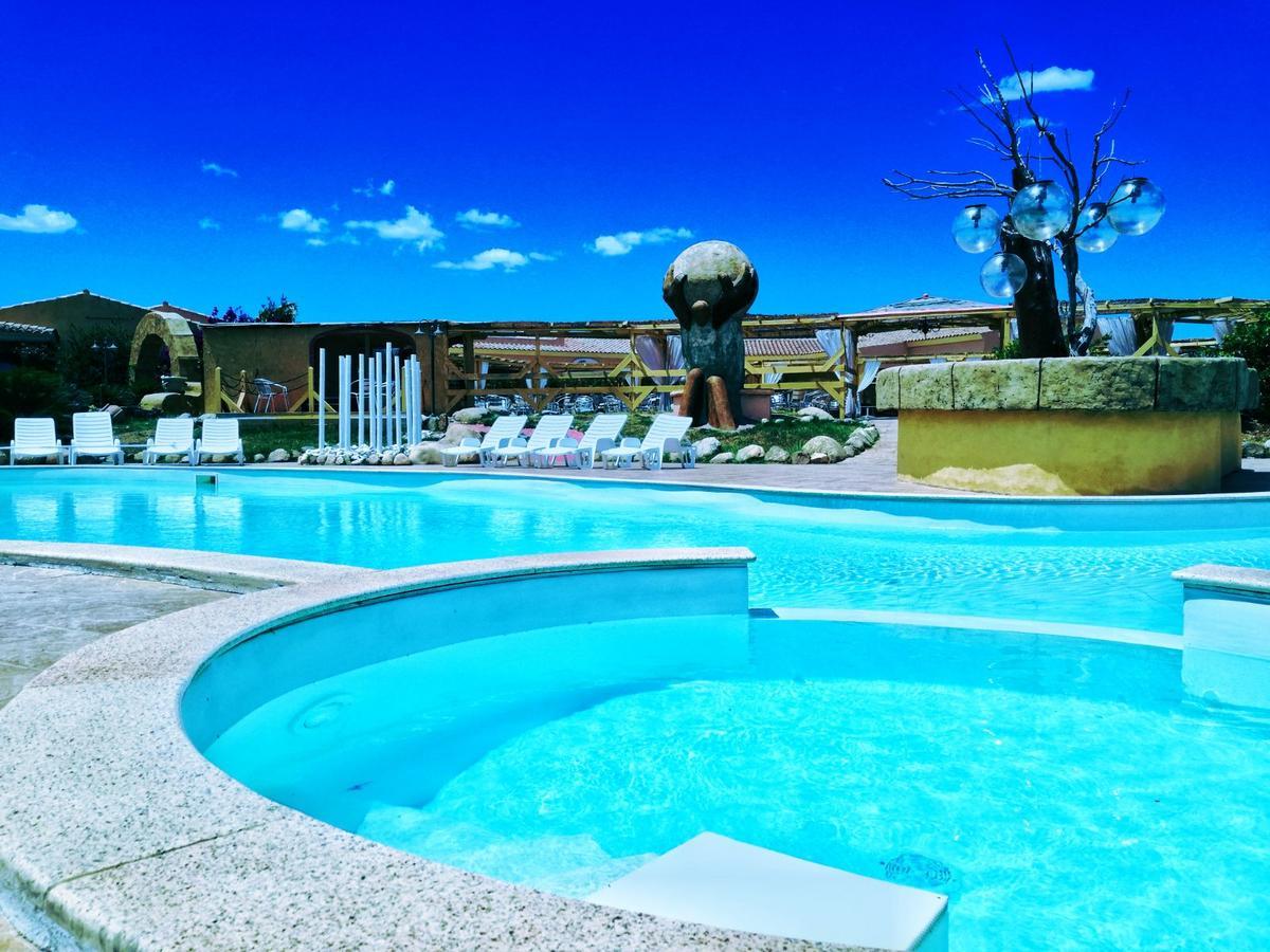 Hotel Minnia Budoni Exteriör bild